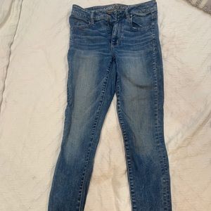 Light wash AE Skinny Jeans